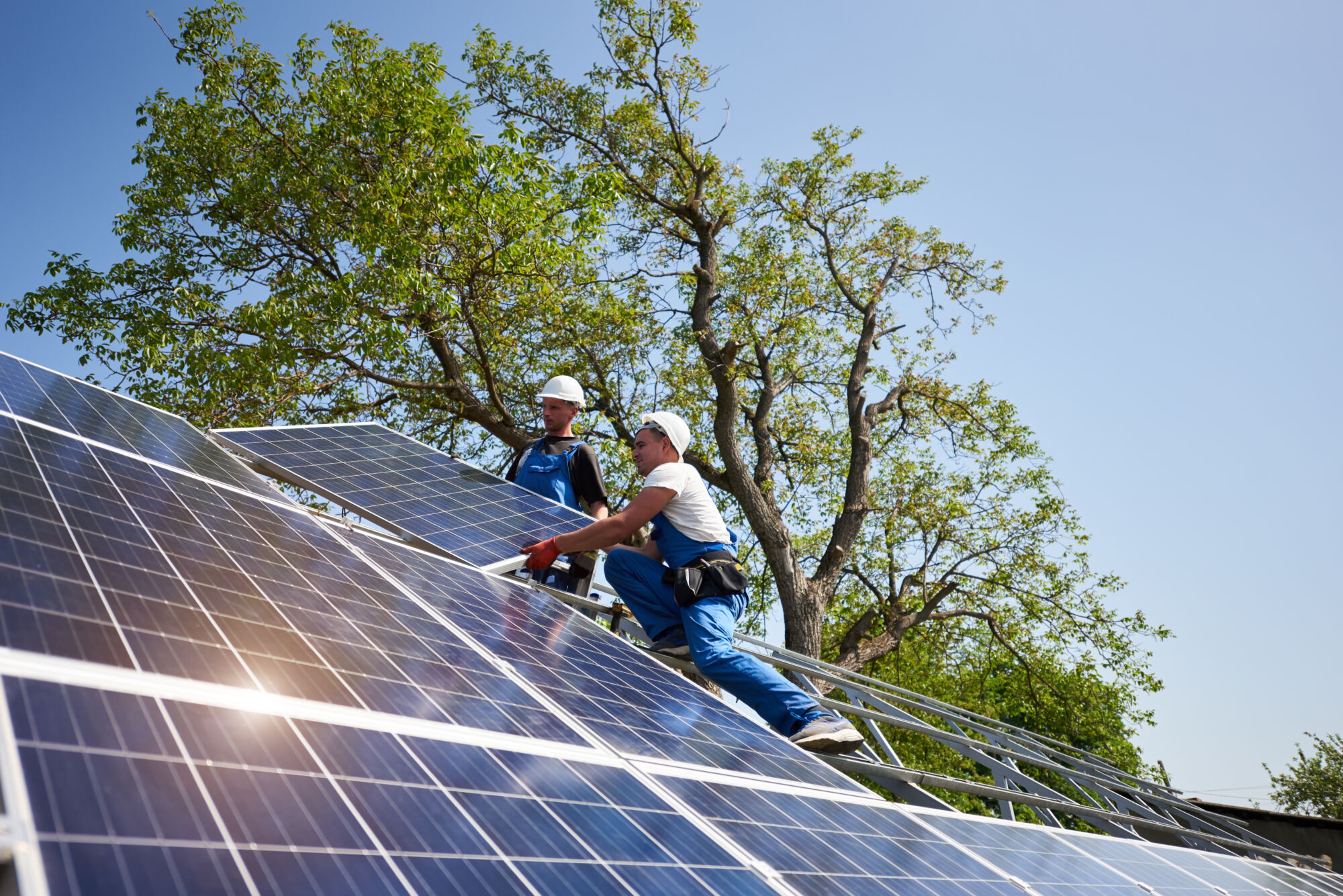 Installation de panneaux photovolta&iuml;ques et bornes de recharge en Alsace avec Baumann Solution Energie + Guebwiller